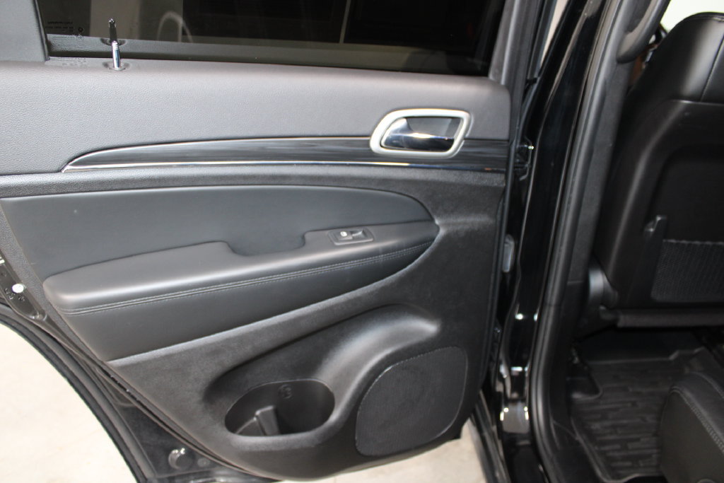 Used 2021 Jeep Grand Cherokee Limited AWD/4WD image 19