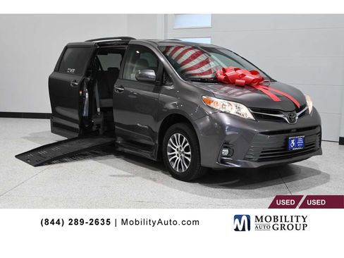 Used 2020 Toyota Sienna XLE FWD image 1