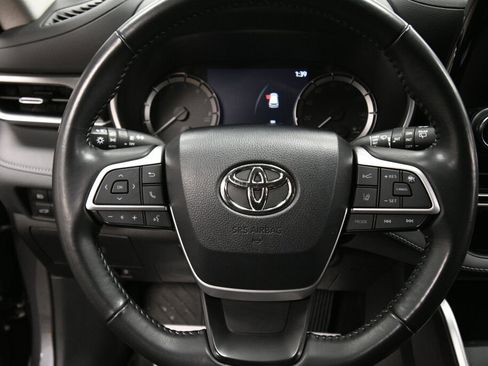 Used 2023 Toyota Highlander XLE image 12