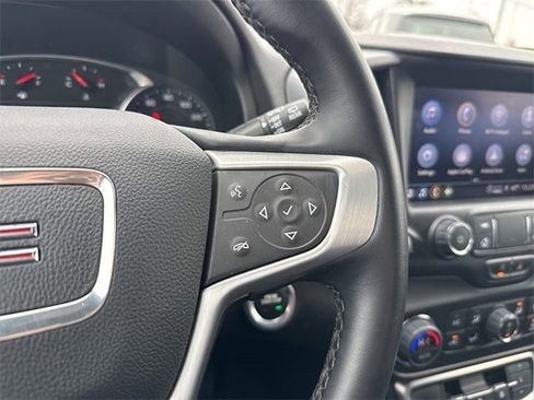 Used 2024 GMC Terrain SLT image 14