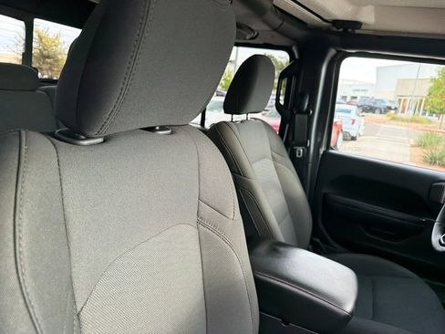 Used 2021 Jeep Gladiator Sport AWD/4WD image 38