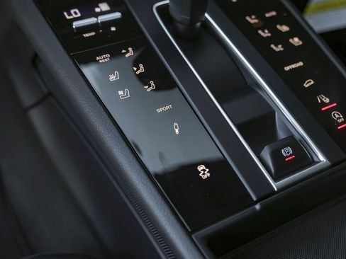 New 2025 Porsche Macan AWD/4WD image 27
