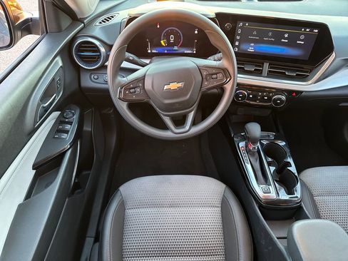 Used 2024 Chevrolet Trax LT image 15