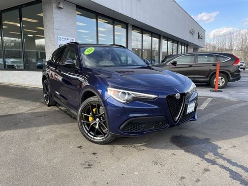 Used 2020 Alfa Romeo Stelvio Sprint w/ Nero Edizione image 3