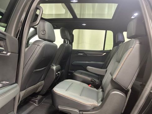 Used 2024 GMC Acadia AT4 w/ Luxury Package image 11