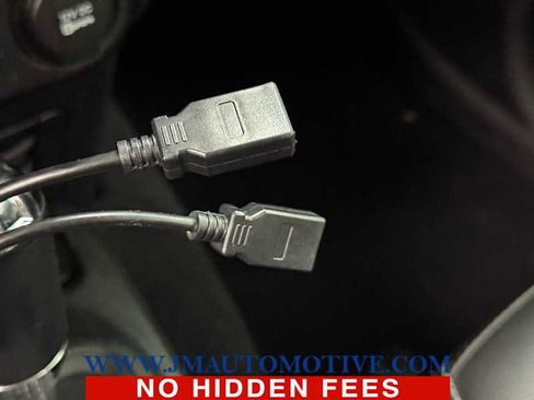 Used 2017 Jeep Wrangler Unlimited Rubicon image 34