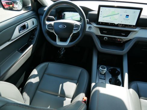 Used 2026 Ford Explorer Active w/ Active Comfort Package AWD/4WD image 9