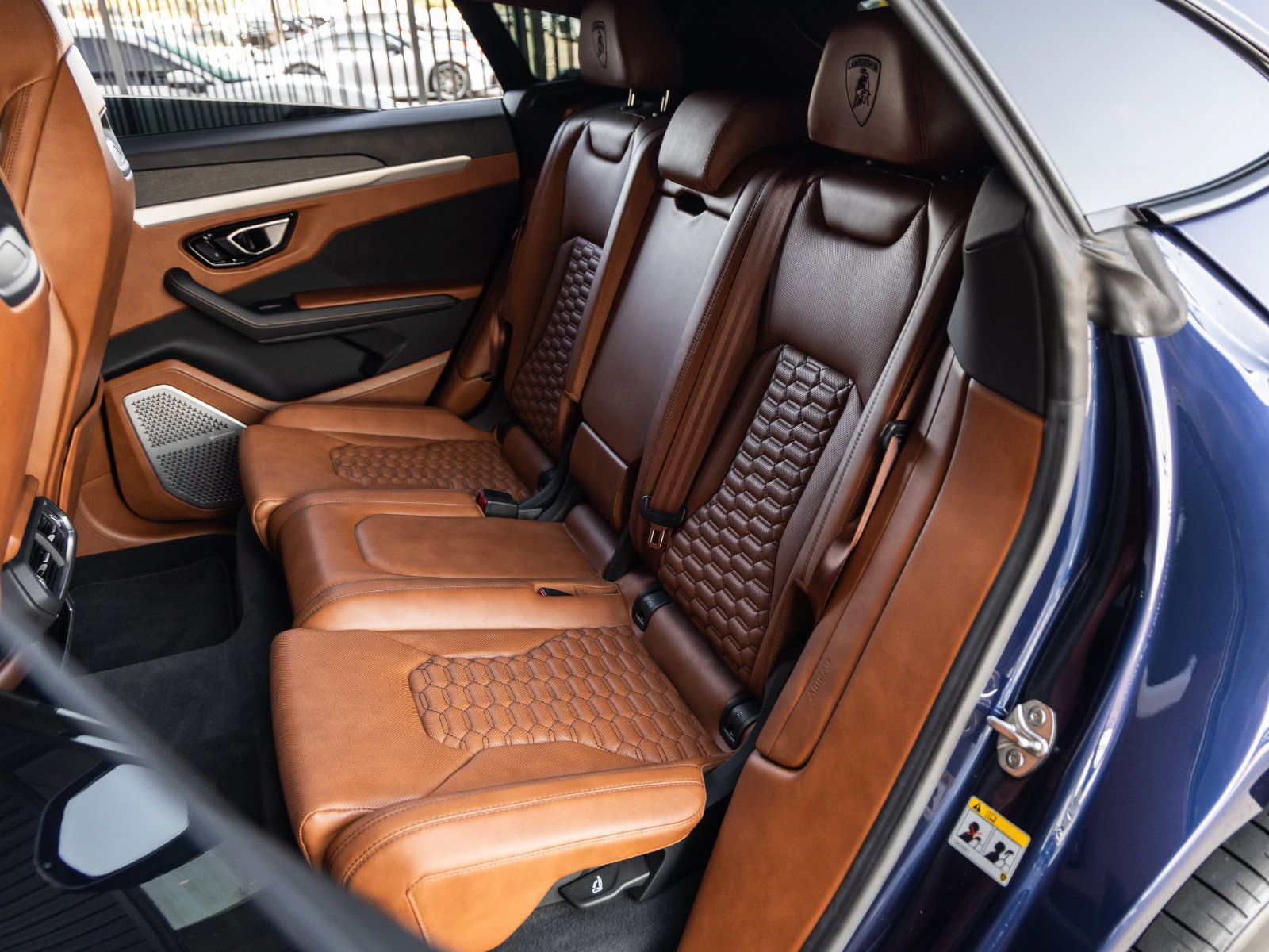 Used 2021 Lamborghini Urus AWD/4WD image 43