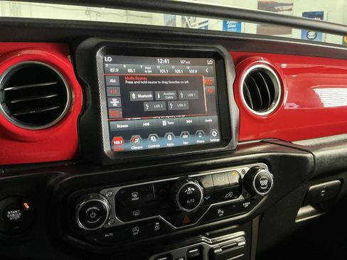 Used 2020 Jeep Wrangler Unlimited Sahara AWD/4WD image 19