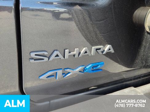 Used 2025 Jeep Wrangler Unlimited Sahara AWD/4WD image 15