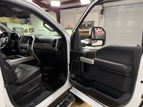 Used 2021 Ford F250 Lariat w/ Lariat Value Package AWD/4WD image 19