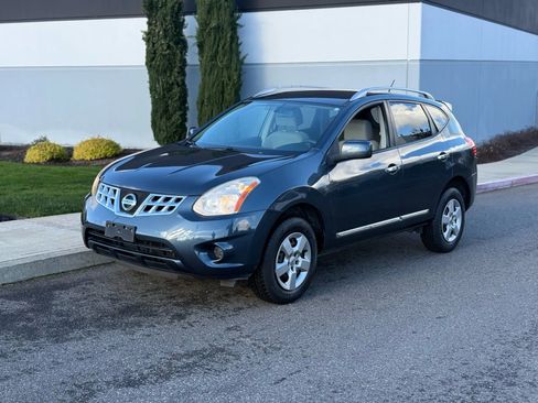 Used 2013 Nissan Rogue SV image 1