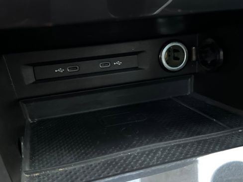 Certified 2023 Volkswagen Tiguan SE R-Line image 31