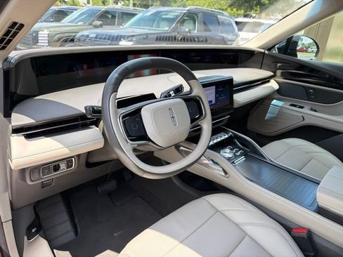 Used 2024 Lincoln Nautilus Premier AWD/4WD image 10