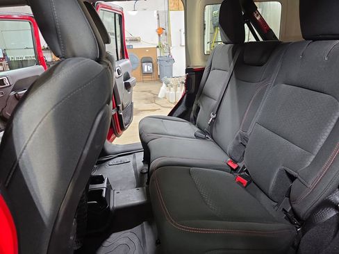 Used 2019 Jeep Wrangler Unlimited Rubicon image 13