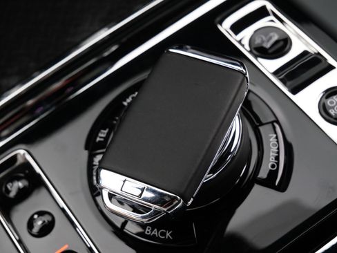 New 2025 Rolls-Royce Cullinan Black Badge image 15