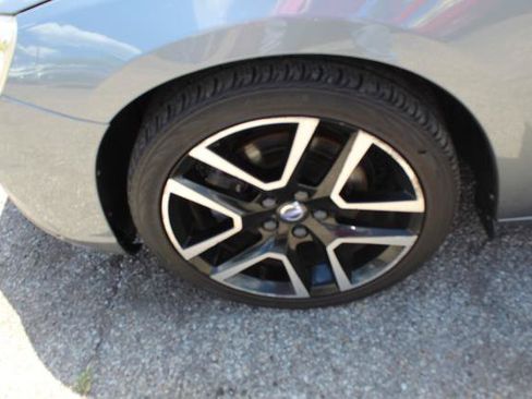 Used 2017 Volvo S60 T5 Dynamic FWD image 21