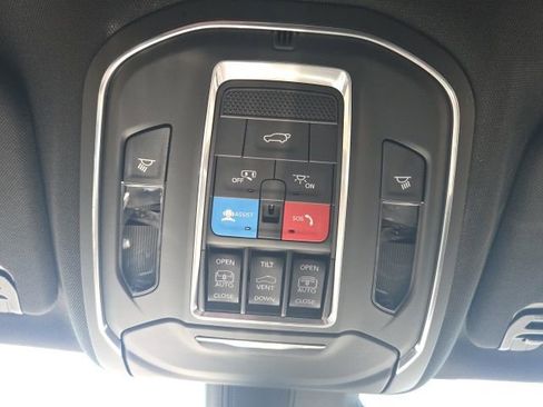 Used 2022 Jeep Wagoneer Series III w/ Premium Group I image 34