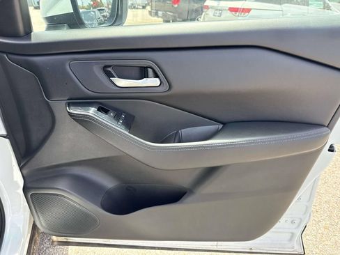 Used 2024 Nissan Rogue SV FWD image 13