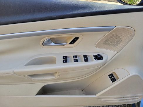 Used 2015 Volkswagen Eos Komfort image 12