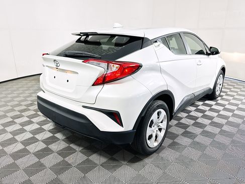 Used 2019 Toyota C-HR LE FWD image 3