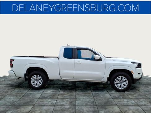 Used 2023 Nissan Frontier SV w/ Technology Package AWD/4WD image 2