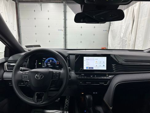 Used 2025 Toyota Camry SE image 16