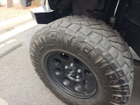 Used 2016 Jeep Wrangler Unlimited Rubicon w/ Connectivity Group image 11