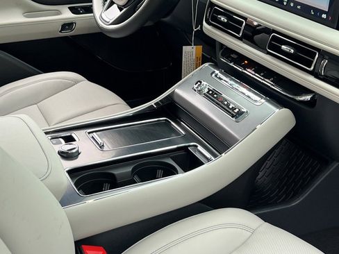 New 2026 Lincoln Aviator AWD image 11