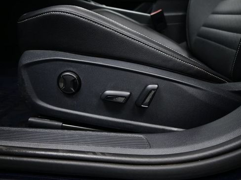 Used 2024 Volkswagen Jetta SE FWD image 14