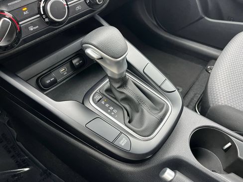 Used 2025 Kia Soul LX w/ LX Technology Package FWD image 34