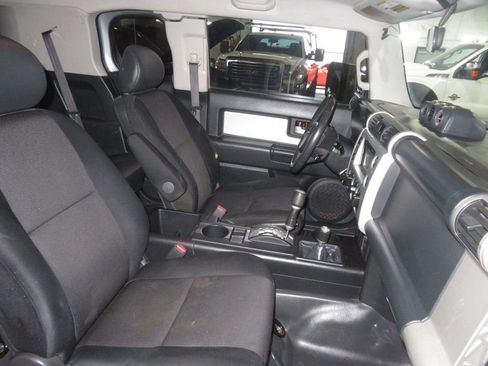 Used 2007 Toyota FJ Cruiser 4WD image 29