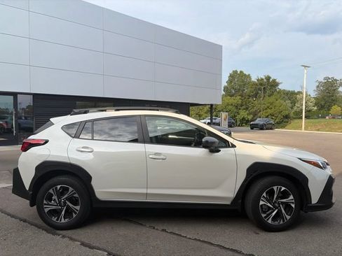 Used 2024 Subaru Crosstrek 2.0i Premium AWD/4WD image 2