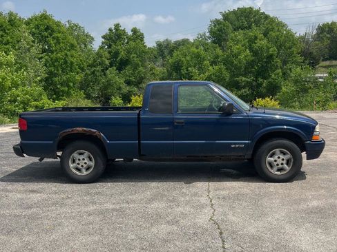 Used 1999 Chevrolet S10 Pickup LS w/ Preferred Equipment Group AWD/4WD image 11