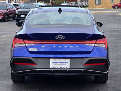 Used 2025 Hyundai Elantra SEL image 11