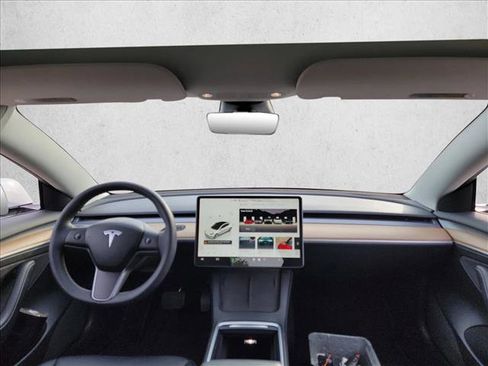 Used 2022 Tesla Model 3 Long Range image 16