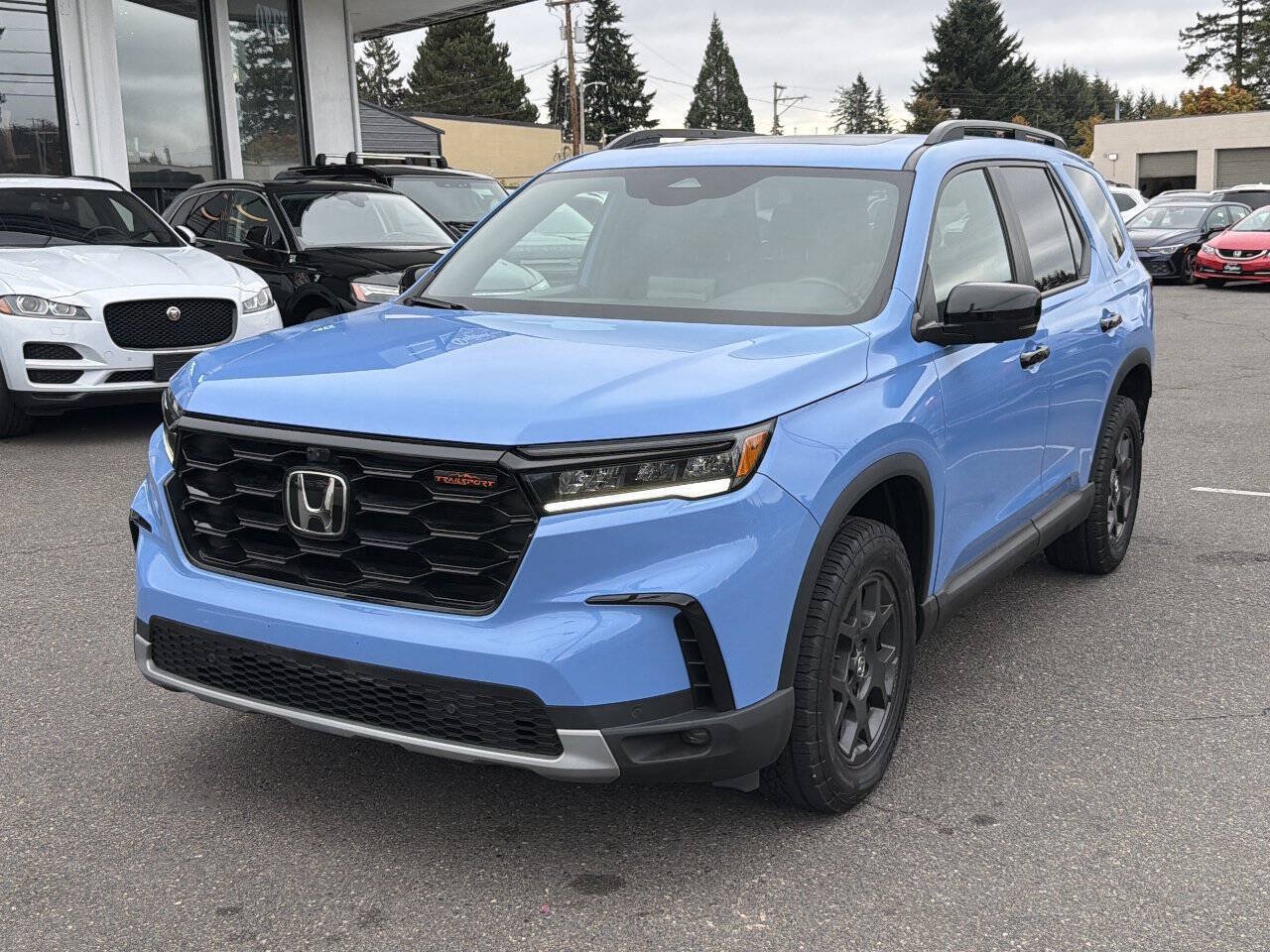 Used 2024 Honda Pilot TrailSport image 1