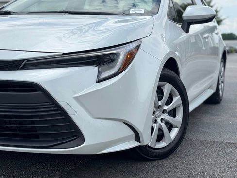 Used 2026 Toyota Corolla LE FWD image 4