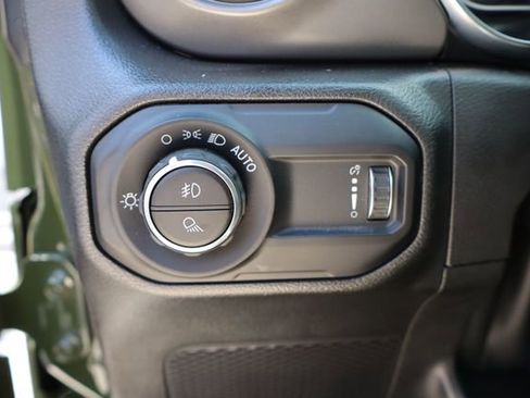 Used 2023 Jeep Gladiator Sport AWD/4WD image 13