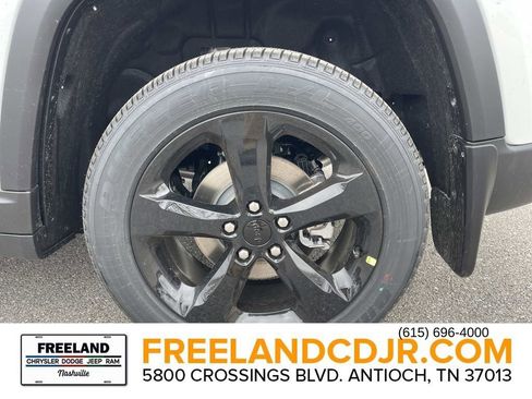 New 2025 Jeep Grand Cherokee Altitude w/ Trailer Tow Package AWD/4WD image 11