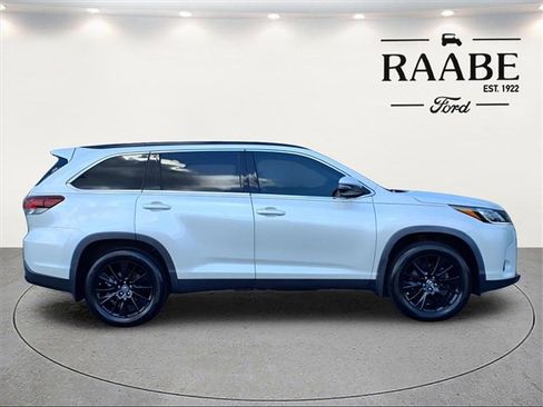 Used 2019 Toyota Highlander SE image 8