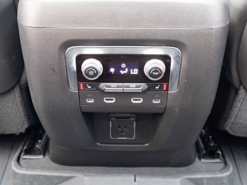 Used 2024 GMC Yukon XL Denali Ultimate AWD/4WD image 18