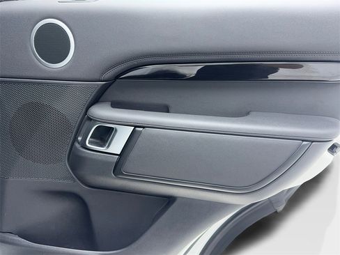 Used 2024 Land Rover Discovery S image 52