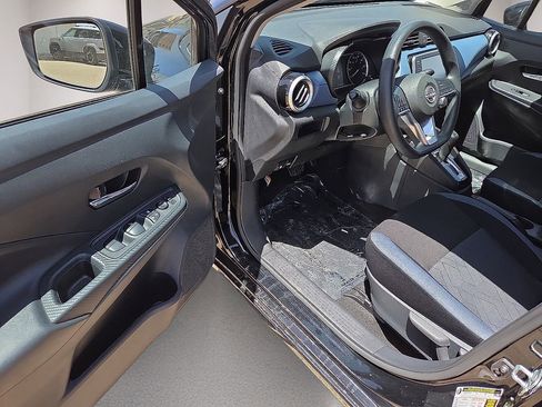 Used 2025 Nissan Versa SV FWD image 20
