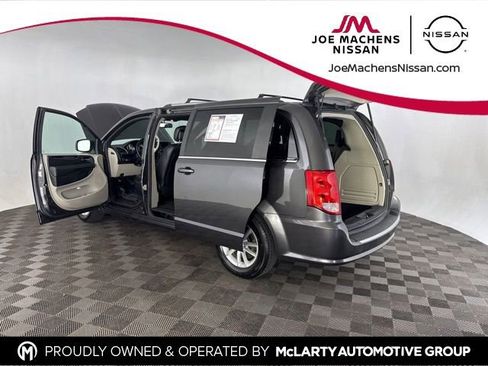 Used 2018 Dodge Grand Caravan SXT FWD image 16
