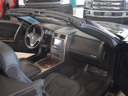 Used 2005 Cadillac XLR RWD image 39
