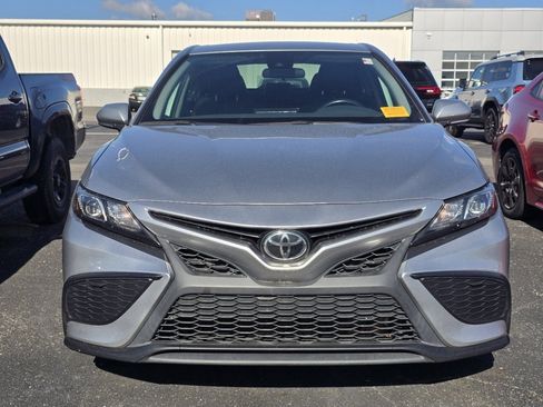 Used 2023 Toyota Camry SE image 2