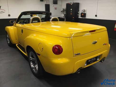 Used 2003 Chevrolet SSR w/ Preferred Equipment Group image 7