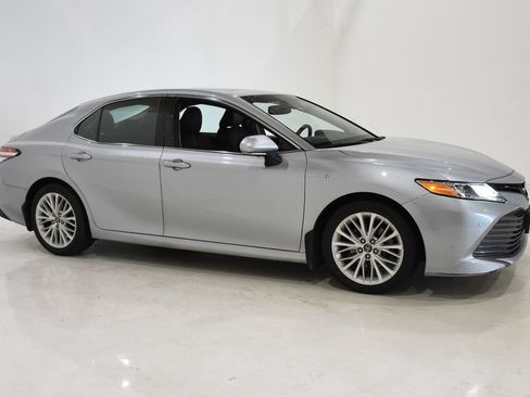Used 2018 Toyota Camry XLE w/ Audio Package FWD image 3