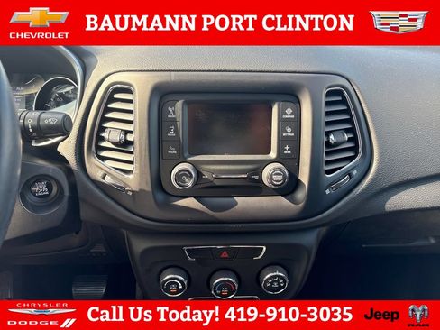 Used 2018 Jeep Compass Latitude w/ Cold Weather Group AWD/4WD image 19